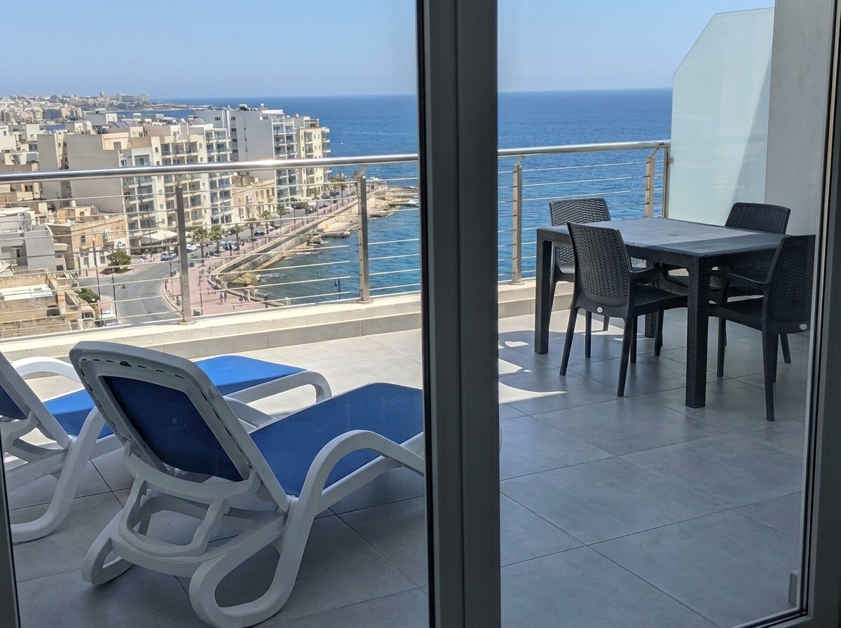 Sliema Holiday Flats Apartment Deluxe - Stylish apartment with sea view balcony in Sliema, Malta